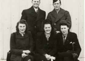 'En souvenir de la sortie de Jean, du Val de Grâce, le 15-2-.45 à 15H30 - Avec mon amitié sincère R.Lemaire'